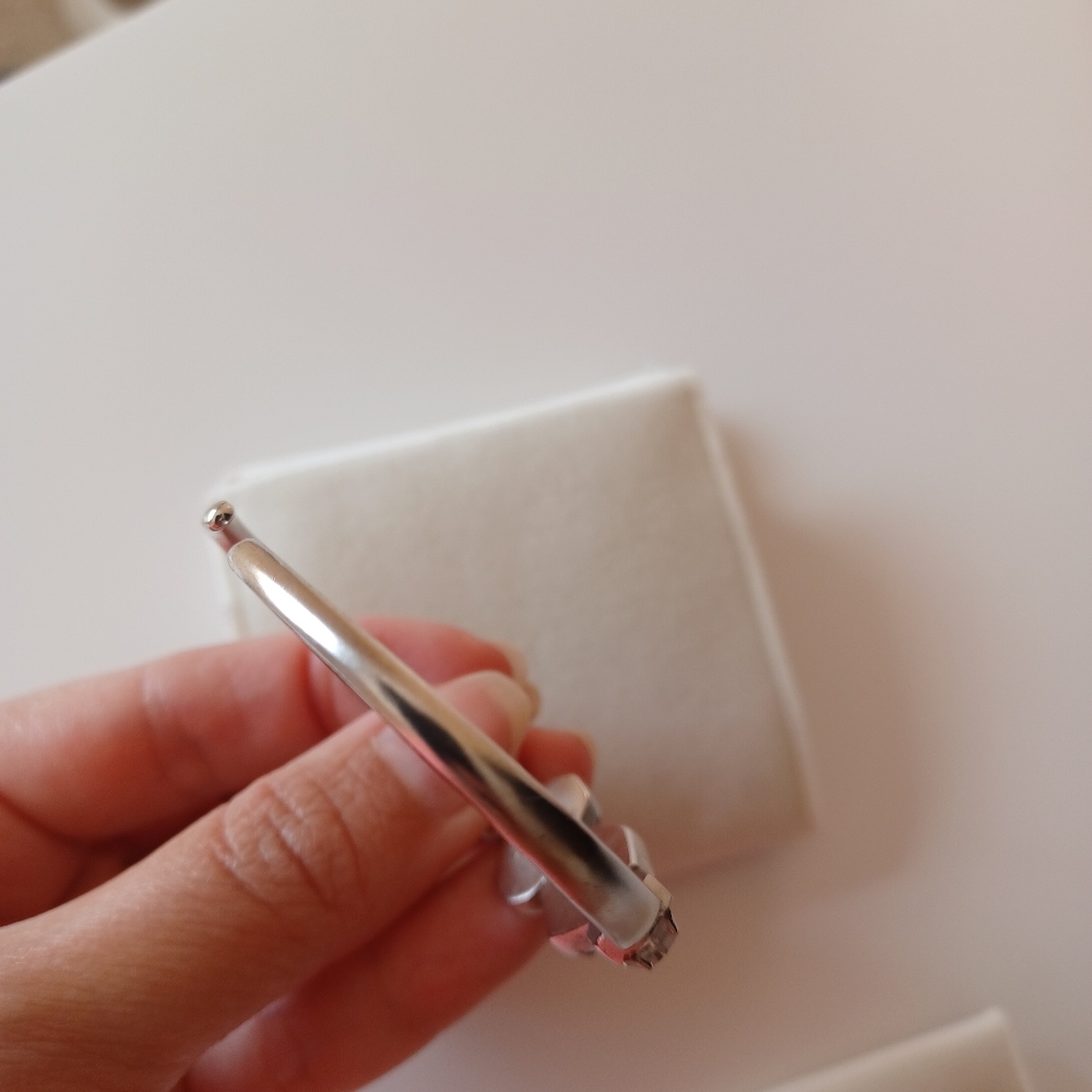 Kendra Scott Silver Bracelet & Earrings - Picture 6 of 13
